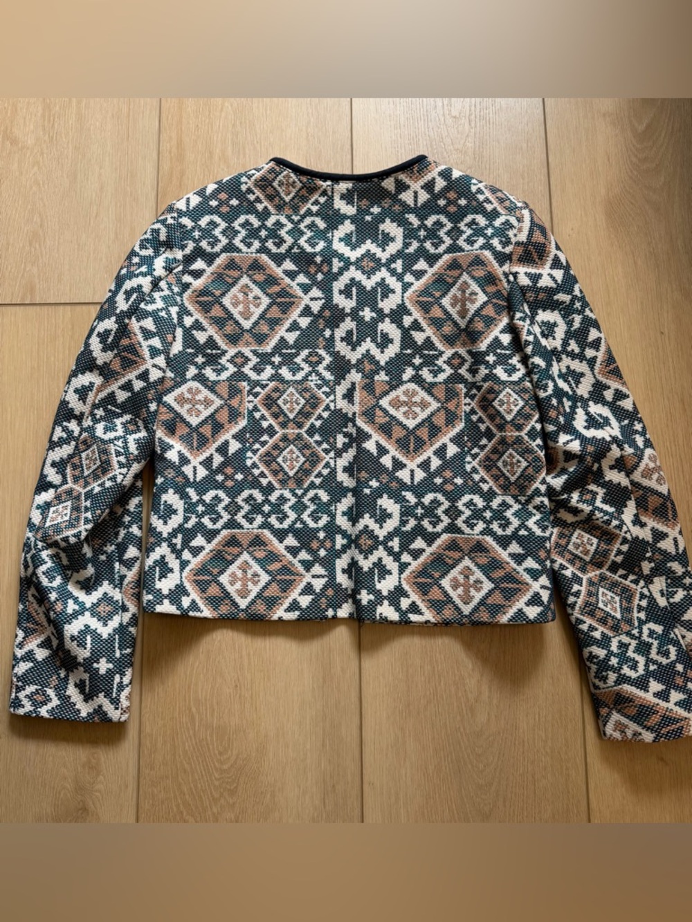 H&M Geometric Cropped Jacket in Navy, Cream & Tan - Picture 3 of 4